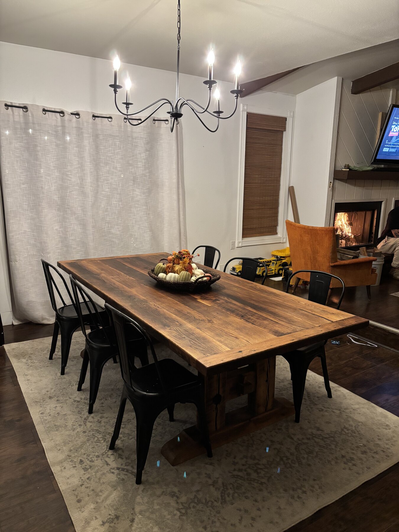 Eight-seat family table
